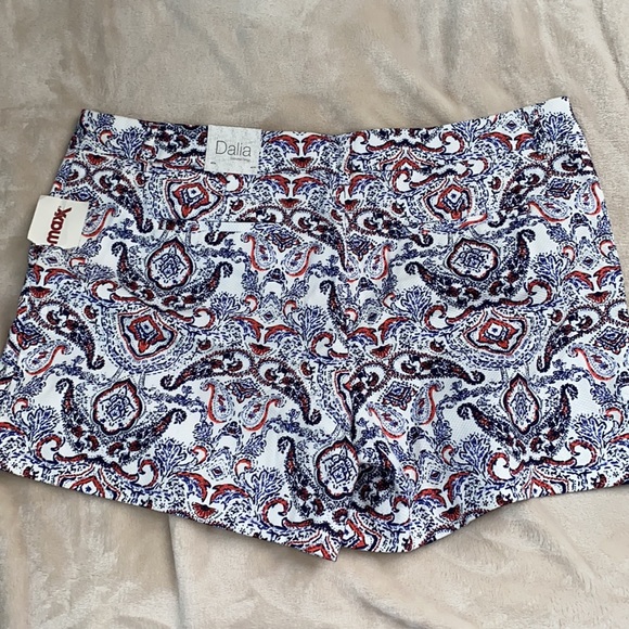 Womens Shorts - Picture 4 of 6